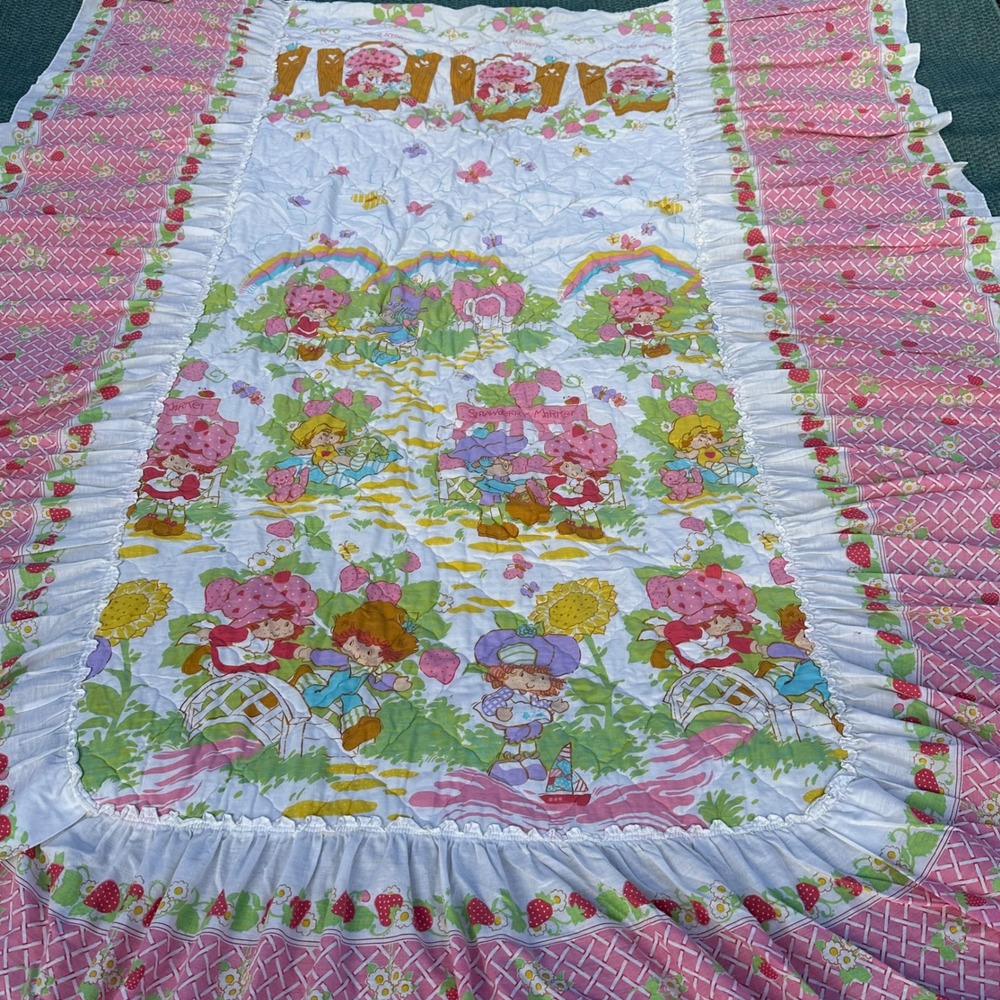 Vintage Strawberry Shortcake Bedspread Quilted Ruffle Twin XL Blanket 80s‎ Retro